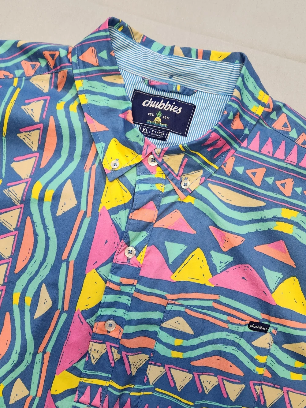 chubbies Men’s Vibrant Geometric Button-Down Shirt in Navy, Pink, Yellow & Teal - Picture 1 of 7